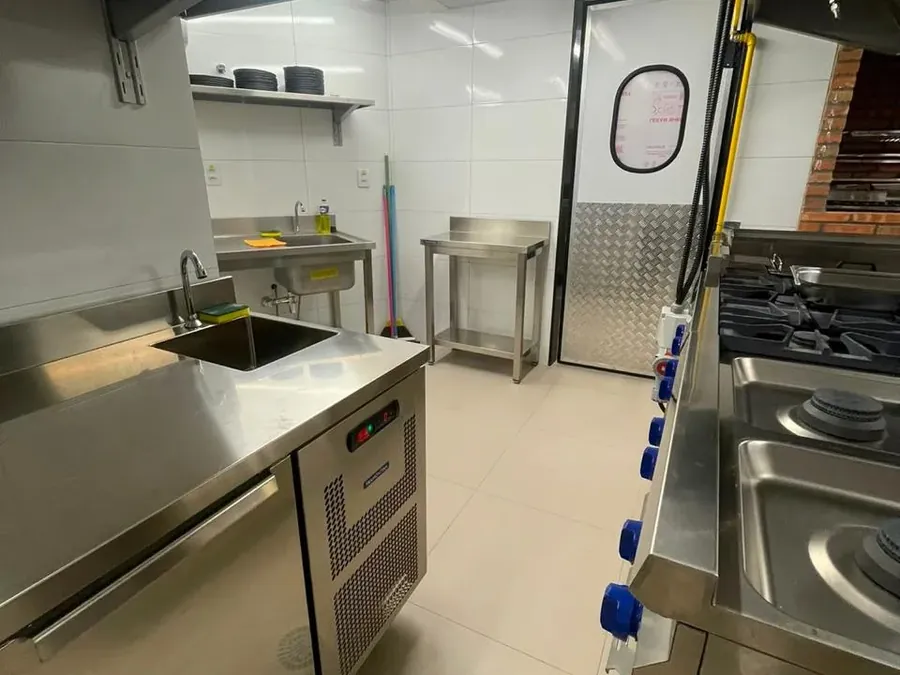 Cozinha industrial - Equipamentos e acabamento completos